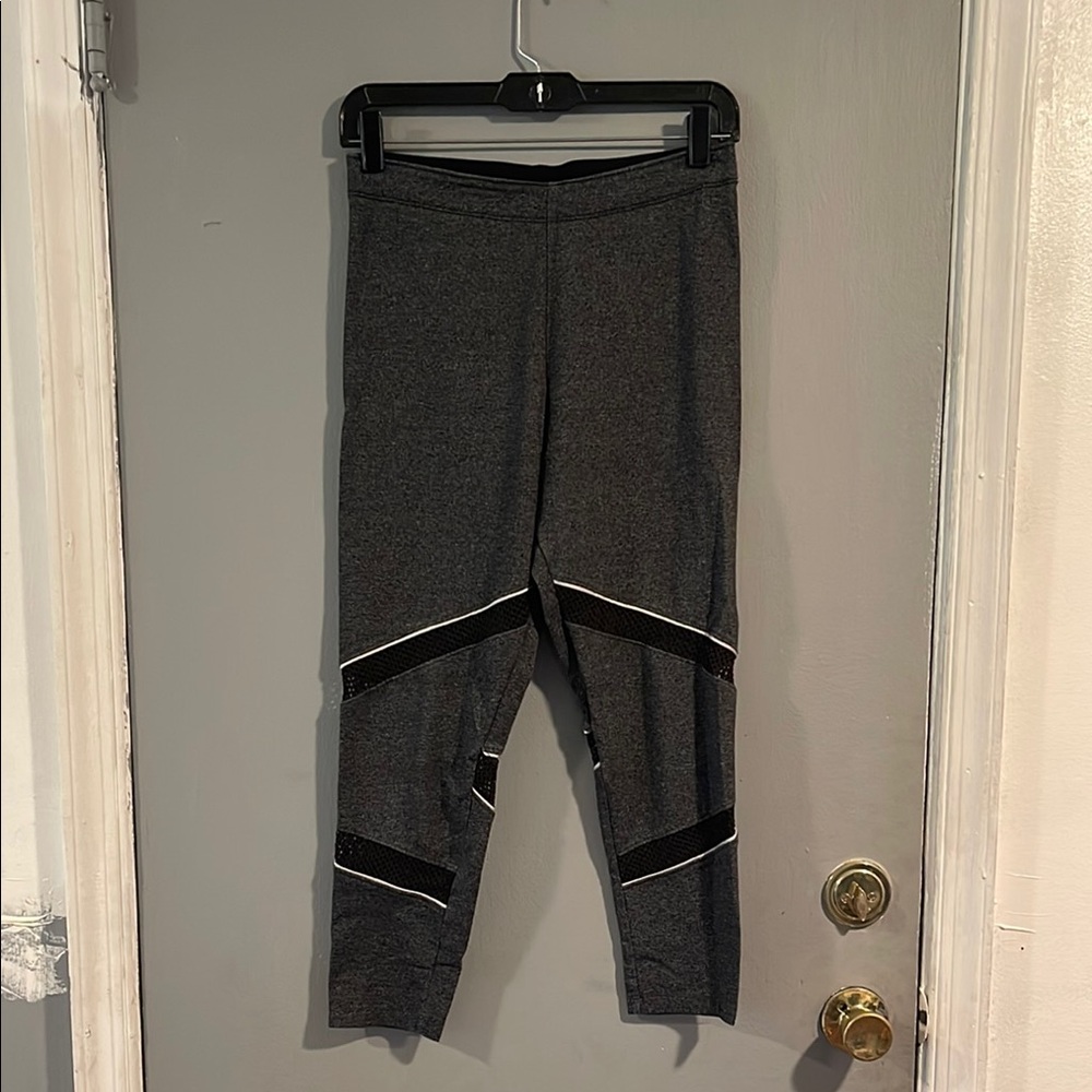 PINK Victoria's Secret Charcoal and Black Leggings Size‎ M